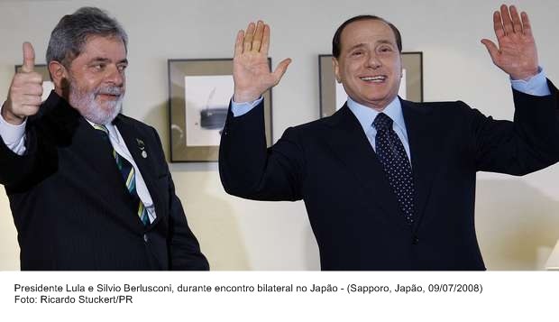 Presidente Lula e Silvio Berlusconi durante encontro bilateral no Japão.