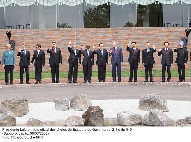 Presidente Lula em foto oficial dos Chefes de Estado e de Governo do G-8 e G-5.
