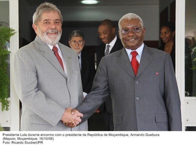 Presidente Lula durante encontro com o presidente da República de Moçambique, Armando Guebuza.