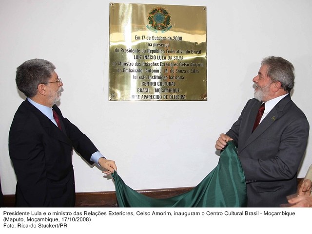 Presidente Lula e o ministro Celso Amorim inauguram o Centro Cultural Brasil-Moçambique.