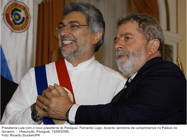 Presidente Lula com o novo presidente do Paraguai, Fernando Lugo, durante cerimônia de cumprimentos, no Palácio do Governo.