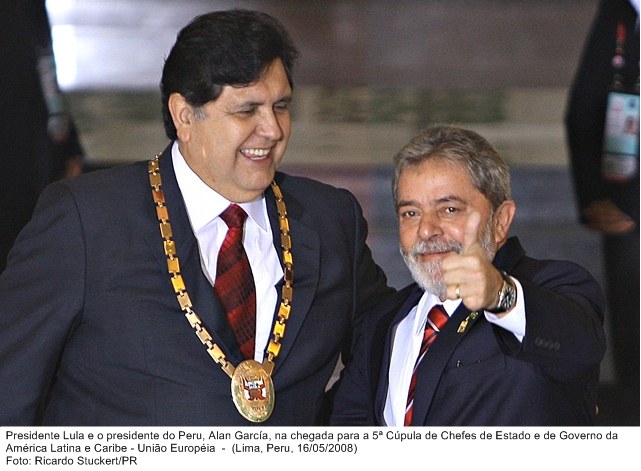 Presidente Lula e o presidente do Peru, Alan Garcia, na chegada para a 5ª Cúpula de Chefes de Estado e de Governo.