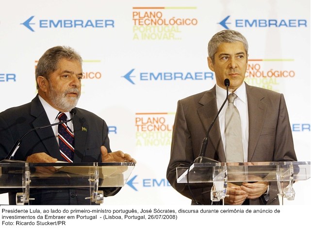 Presidente Lula, ao lado do primeiro-ministro português, José Sócrates, discurso na cerimônia de anúncio de investimento da Embraer em Portugal.