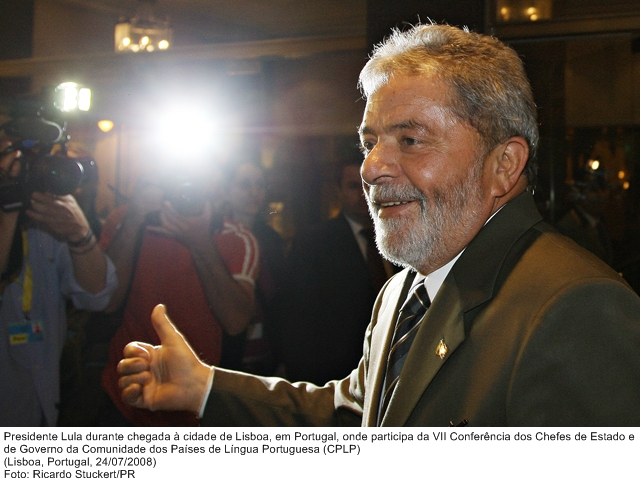 Presidente Lula na chegada à Lisboa, onde participa da VII Conferência dos Chefes de Estado e de Governo da Comunidade dos Países de Língua Portuguesa.