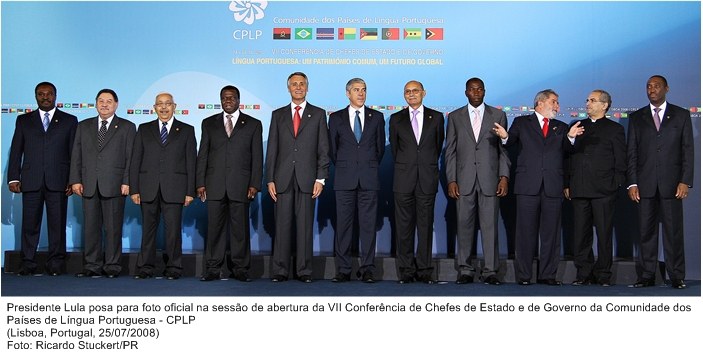 Presidente Lula posa para foto oficial da sessão de abertura da VII Conferência de Chefes de Estado e de Governo da CPLP.