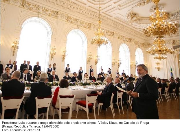 Presidente Lula durante almoço oferecido pelo presidente da República Tcheca, Václav Klauss, no Castelo de Praga.