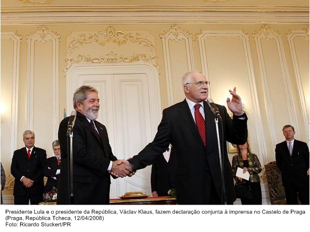 Presidente Lula e o presidente da República Tcheca, Václav Klauss, fazem declaração conjunta à imprensa no Castelo de Praga.