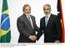 Presidente Lula cumprimenta o primeiro-ministro, Kay Rala Xanana Gusmão, durante reunião ampliada no Palácio do Governo.