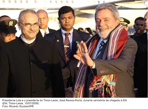 Presidente Lula e o presidente do Timor-Leste, José Ramos-Horta, durante cerimônia de chegada a Dili.