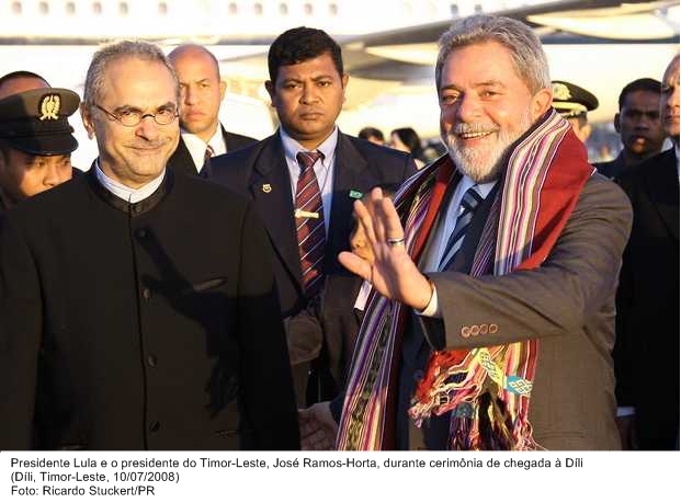 Presidente Lula e o presidente do Timor-Leste, José Ramos-Horta, durante cerimônia de chegada a Dili.