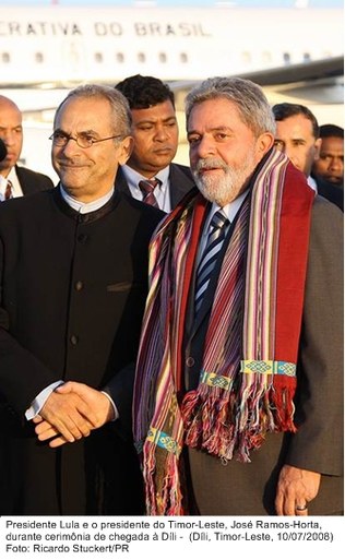 Presidente Lula e o presidente do Timor-Leste, José Ramos-Horta, durante cerimônia de chegada a Dili.