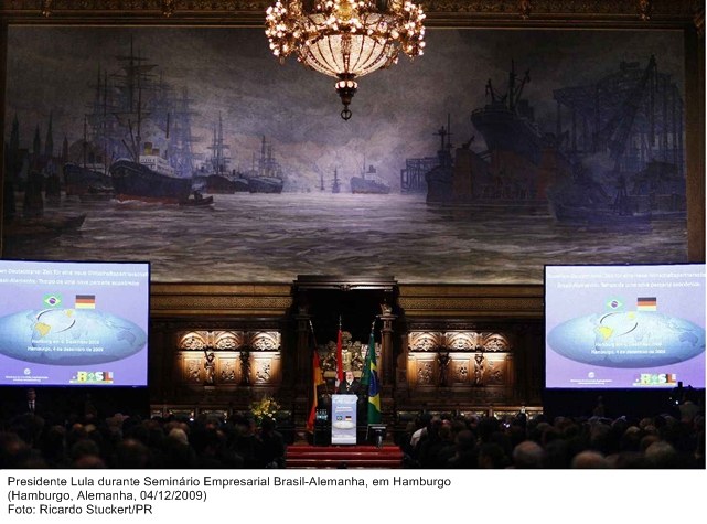 Presidente Lula durante Seminário Empresarial Brasil-Alemanha, em Hamburgo.