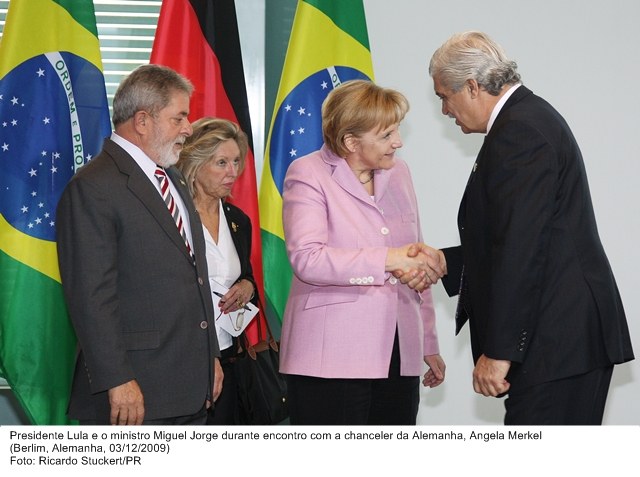 Presidente Lula e o ministro Miguel Jorge durante encontro com a chanceler da Alemanha, Angela Merkel.