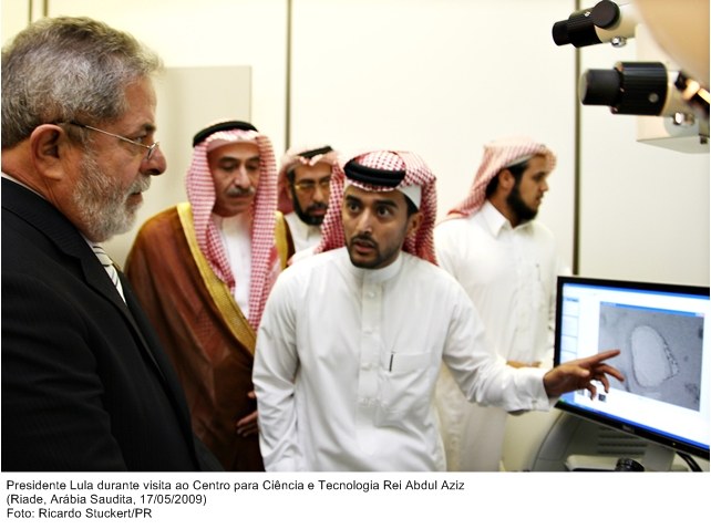 Presidente Lula durante visita o Centro para  Ciência e Tecnologia Rei Abdul Aziz.