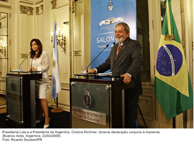 Presidente Lula e a presidente da Argentina, Cristina Kirchner, durante declaração conjunta à imprensa.
