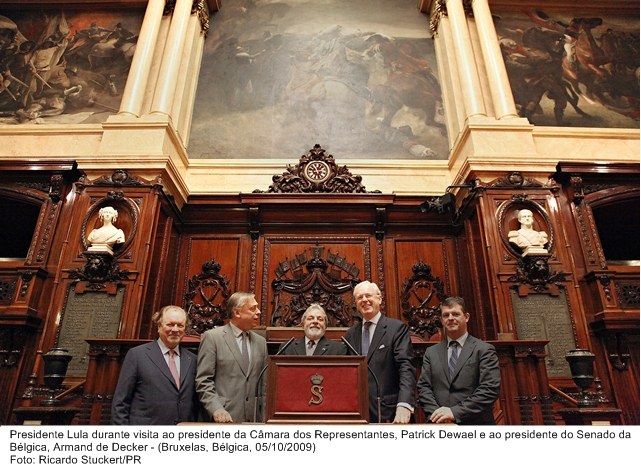 Presidente Lula durante visita ao presidente da Câmara dos Representantes, Patrick Dewael e o presidente do Senado da Bélgica, Armand de Decker.