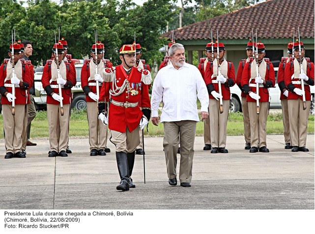 Presidente Lula durante chegada a Chimoré, Bolívia.