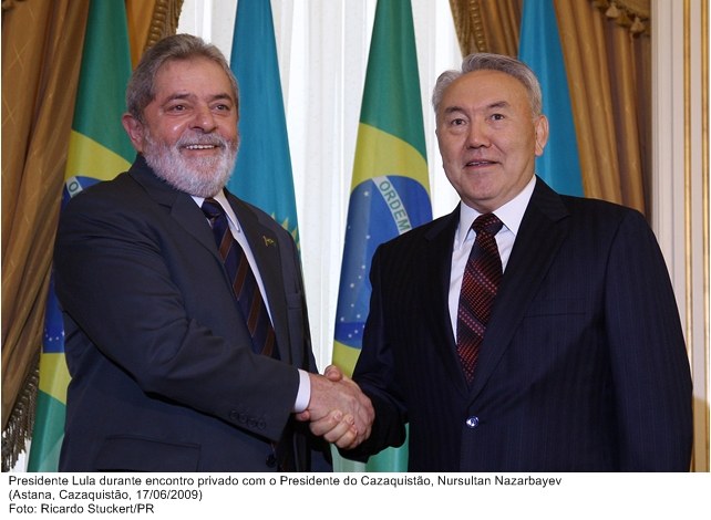 Presidente Lula durante encontro privado com o presidente do Cazaquistão, Nursultan Nazarbayev.