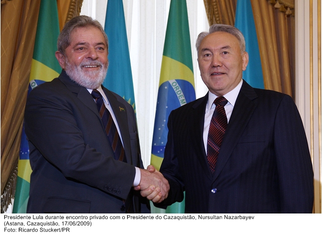 Presidente Lula durante encontro privado com o presidente do Cazaquistão, Nursultan Nazarbayev.
