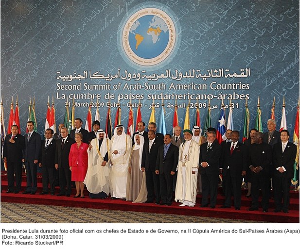 Presidente Lula durante foto oficial com Chefes de Estado e de Goveno na  I I Cúpula América do Sul-Países Árabes.