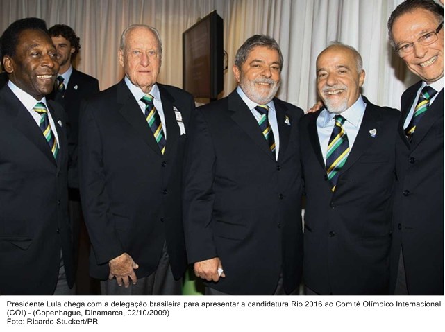Presidente Lula com a delegação brasileira para apresentar a candidatura Rio 2016 ao COI.