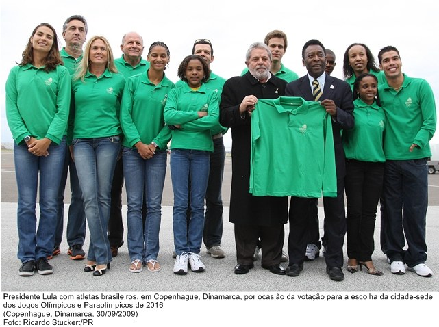 Presidente Lula com atletas brasileiros, em Copenhague, por ocasião da votação da escolha da cidade-sede dos Jogos Olímpicos 2016.