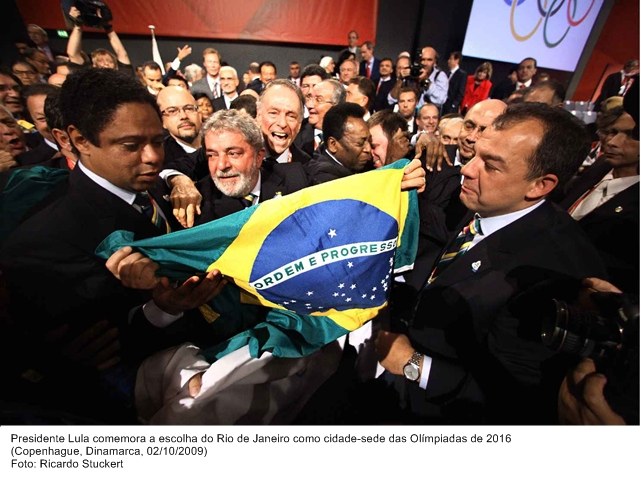Presidente Lula comemora a escolha do cidade do Rio de Janeiro como cidade-sede das Olimpíadas de 2016.