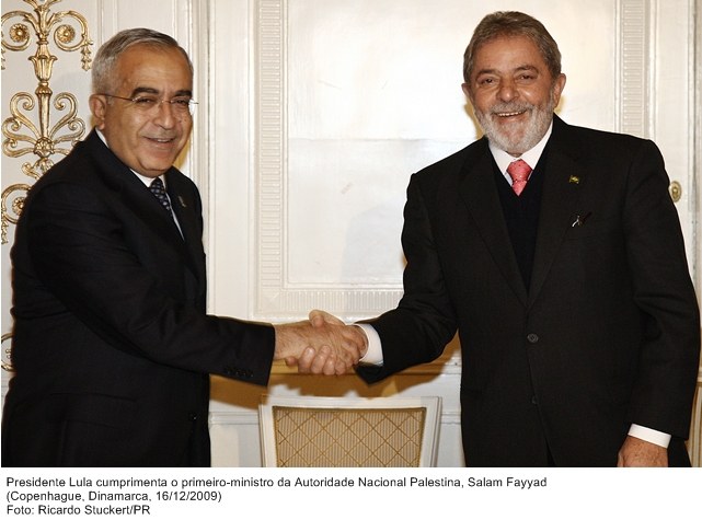Presidente Lula cumprimenta o primeiro-ministro da Autoridade Nacional Palestina, Salam Fayaad.