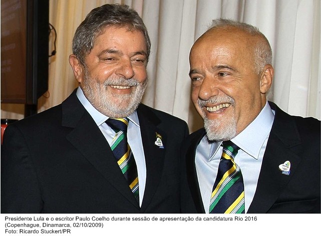 Presidente Lula e o escritor Paulo Coelho durante apresentação Rio 2016.