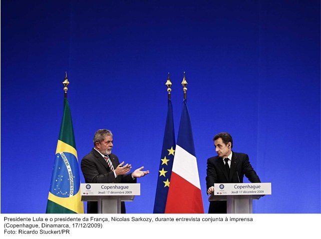 Presidente Lula e o presidente da França, Nicolas Sarcoky, durante entrevista conjunta à imprensa.