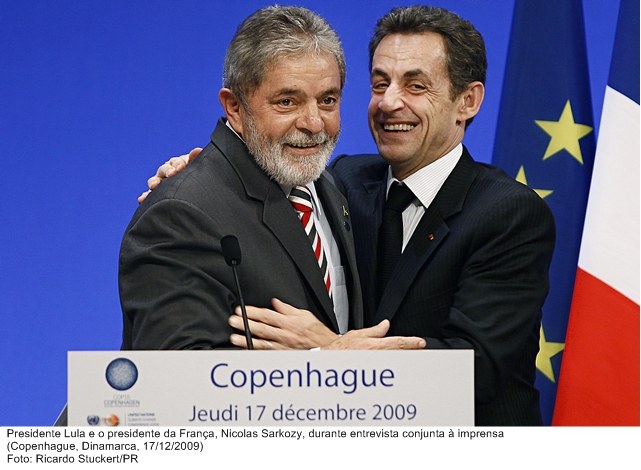 Presidente Lula e o presidente da França, Nicolas Sarcoky, durante entrevista conjunta à imprensa.
