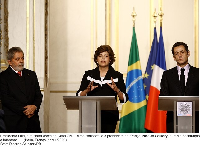 Presidente Lula, a ministra da Casa Civil, Dilma Rousseff, e o presidente Nicolas Sarkozy, durante declaração à imprensa.