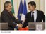 Presidente Lula cumprimenta o presidente da França Nicolas Sarkozy, durante visita a Paris.