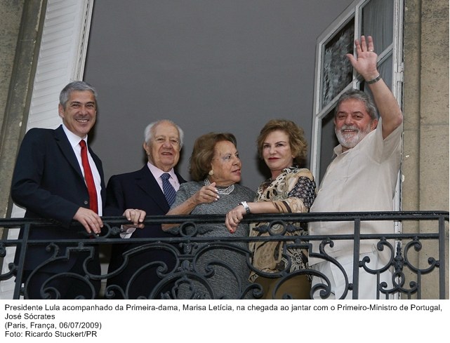 Presidente Lula, e a primeira-dama, Marisa Letícia, na chegada ao jantar com o primeiro-ministro de Portugal, José Sócrates.