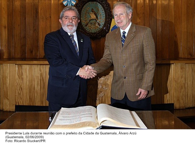 Presidente Lula durante reunião com o prefeita da cidade da Guatemala, Álvaro Arzú.