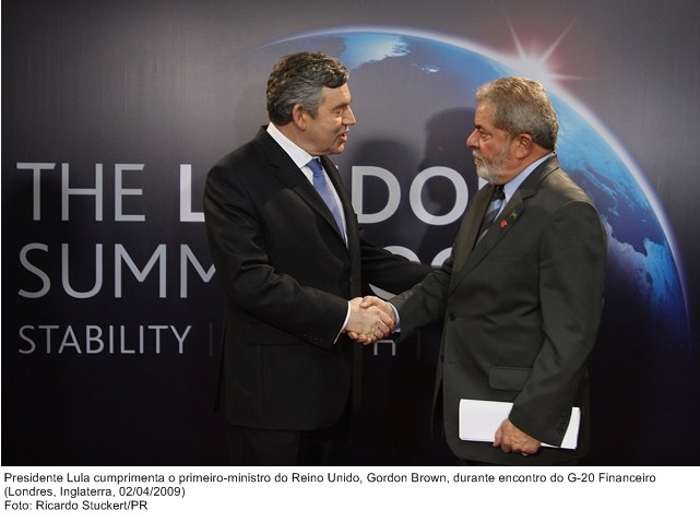 Presidente Lula cumprimenta o primeiro-ministro do Reino Unido, Gordon Brown, durante encontro do G-20, financeiro.