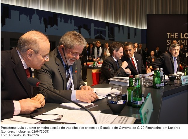 Presidente Lula durante primeira sessão de trabalho dos Chefes de Estado e de Governo do G-20 financeiro, em Londres.