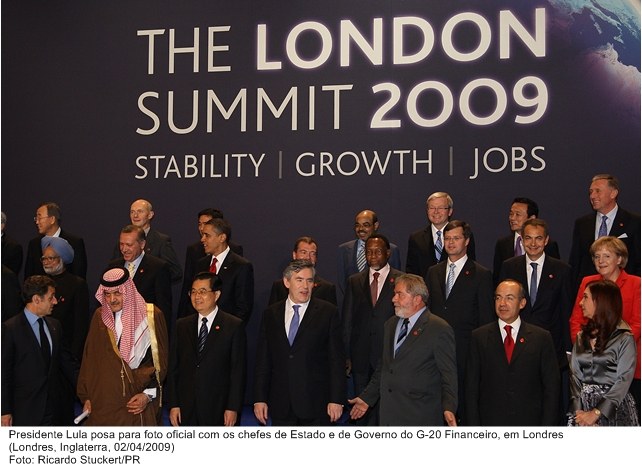 Presidente Lula em foto oficial com os Chefes de Estado e de Governo do G-20 financeiro, em Londres.