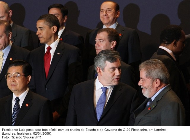 Presidente Lula posa para foto oficial com os Chefes de Estado e de Governo do G-20 financeiro, em Londres.