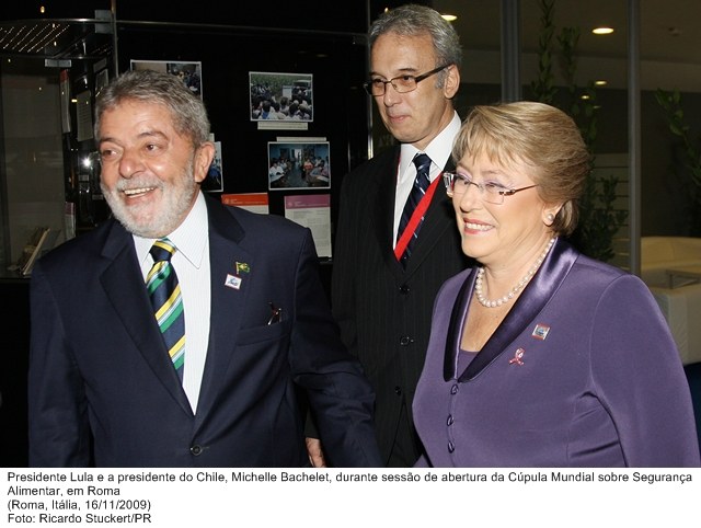 Presidene Lula e a presidente do Chile, Michelle Bachelet, durante abertura da Cúpula Mundial sobre Segurança Alimentar.