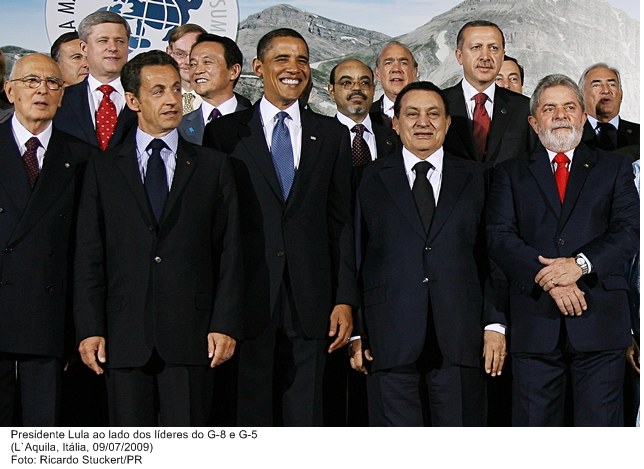 Presidente Lula ao lado de líderes do G-8 e G-5.