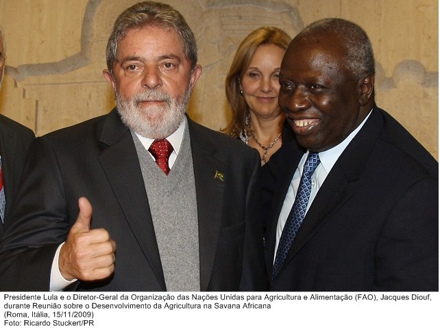Presidente Lula e o Diretor-Geral, da FAO, Jacques Diouf, durante reunião sobre desenvolvimento da agricultura na savana africana.