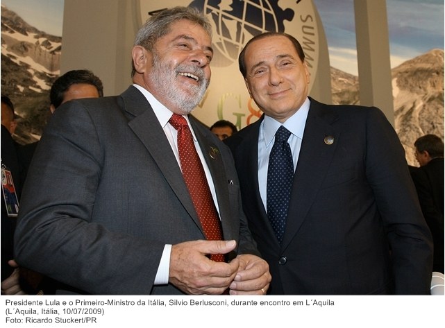 Presidente Lula e o primeiro-ministro da Itália, Silvio Berlusconi, durante encontro em L'Aquila.
