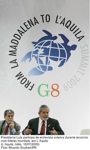 Presidente Lula participa de entrevista coletiva durante encontro com líderes mundiais em L'Aquila.