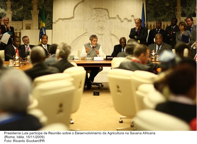 Presidente Lula participa de reunião sobre desenvolvimento da agricultura na savana africana.