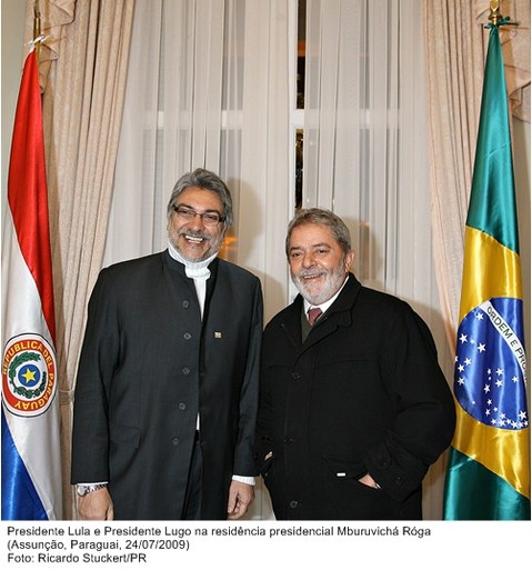 Presidente Lula e o presidente Lugo na residência presidencial Mburuvichá Róga.