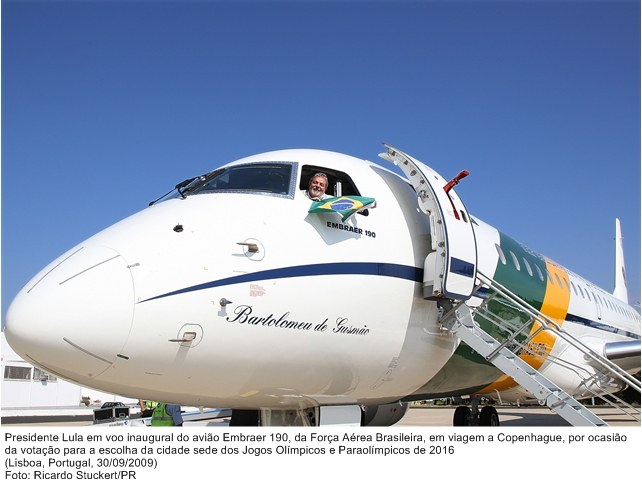 Presidente Lula em vôo inaugural do avião Embraer 190, da Força Aérea Brasileira, em viagem a Copenhague.