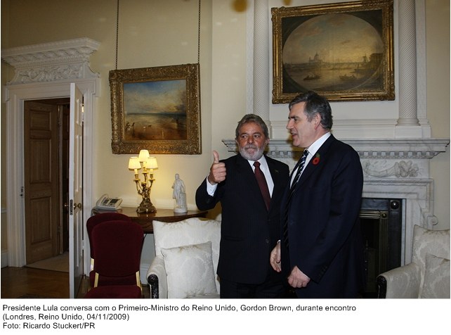 Presidente Lula conversa com o primeiro-ministro do Reino Unido, Gordon Brown durante encontro.