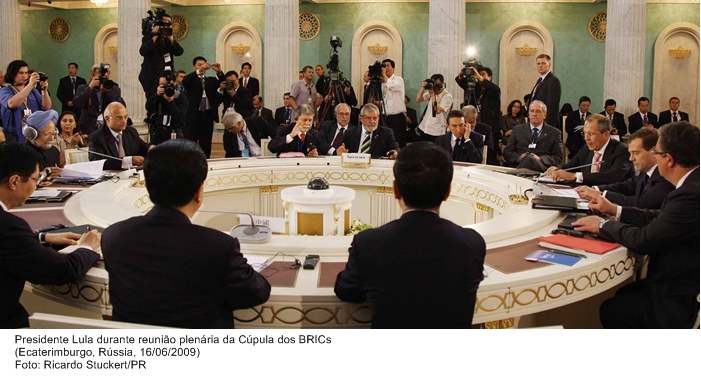 Presidente Lula durante reunião plenária da Cúpula dos BRICs.