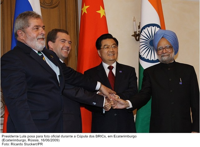 Presidente Lula posa para foto oficial durante a Cúpula dos BRICs, em Ecaterimburgo.